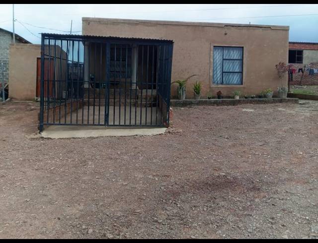 2 BEDROOM HOUSE FOR SALE IN PRETORIA WEST